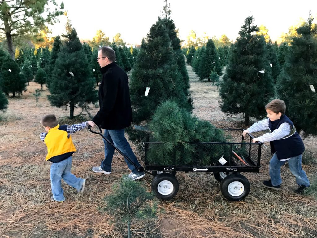 old fashioned christmas tree stockings caroling