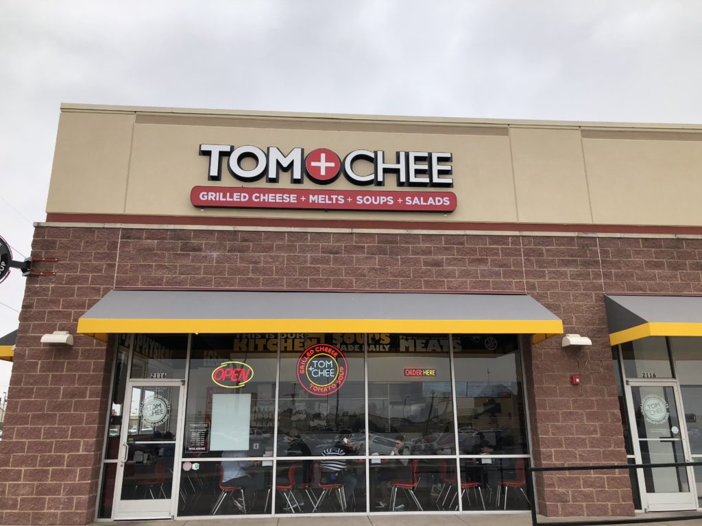 tom_chee_outside